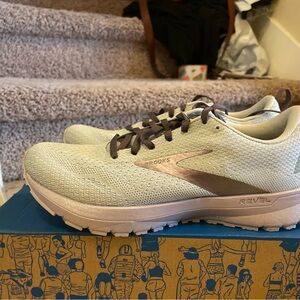 Brooks Revel Lavender Gray Women’s Size 8 Running Shoes